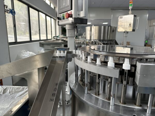 Penyemprot kabut 3 Piece Assembly Machine (1)
