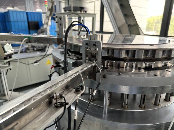 Penyemprot kabut 3 Piece Assembly Machine (2)