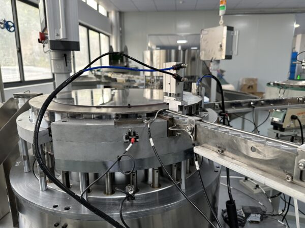 Penyemprot kabut 3 Piece Assembly Machine (3)