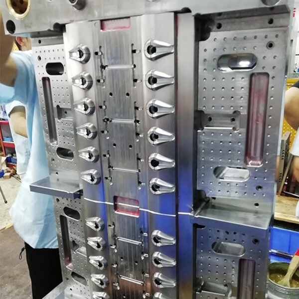 Lotion Pump Mold (2)